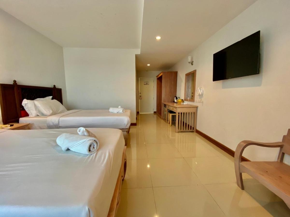 At Ruam Chok Hotel Chiang Mai Bagian luar foto