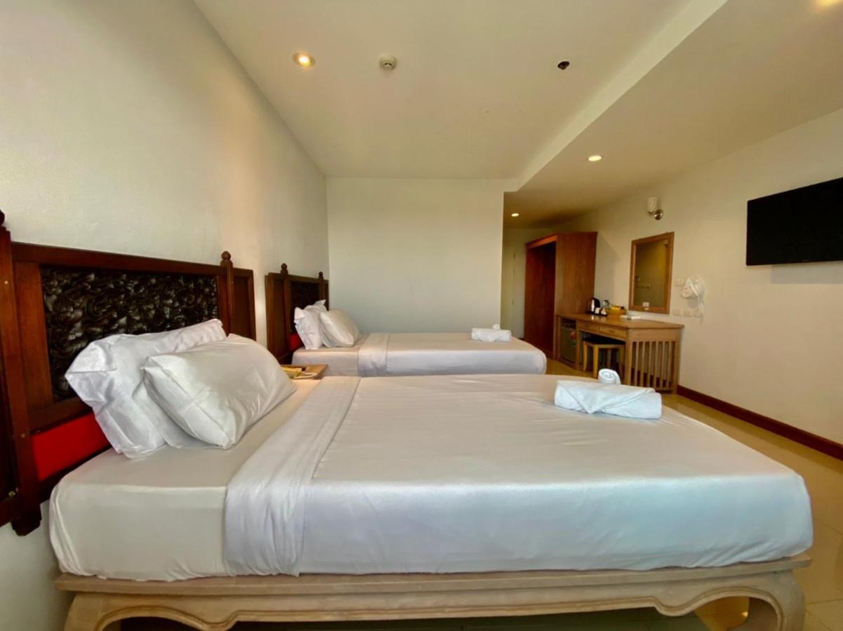 At Ruam Chok Hotel Chiang Mai Bagian luar foto