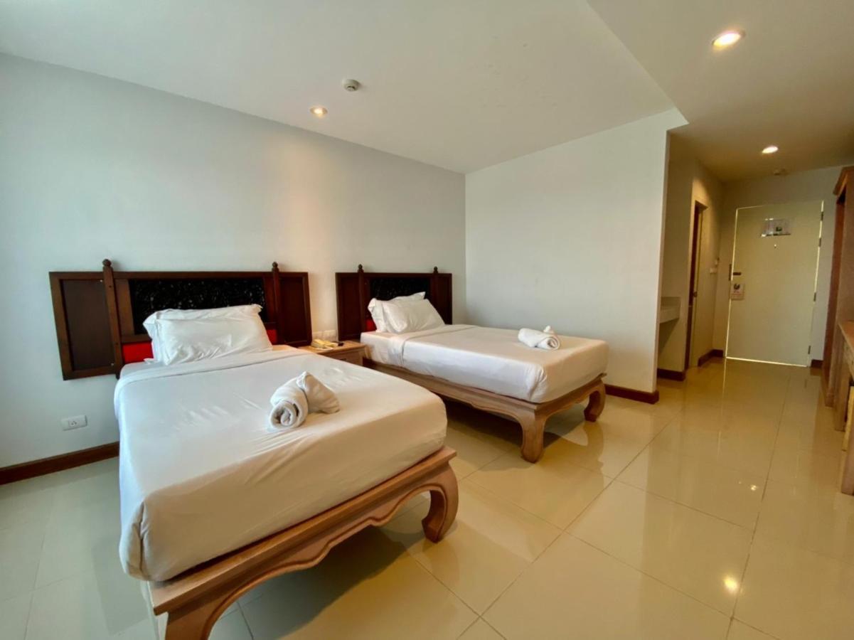 At Ruam Chok Hotel Chiang Mai Bagian luar foto