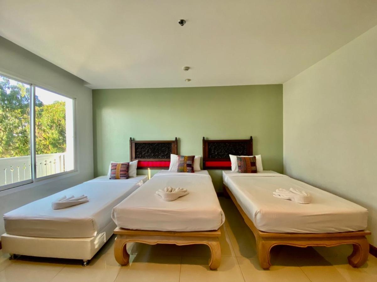 At Ruam Chok Hotel Chiang Mai Bagian luar foto