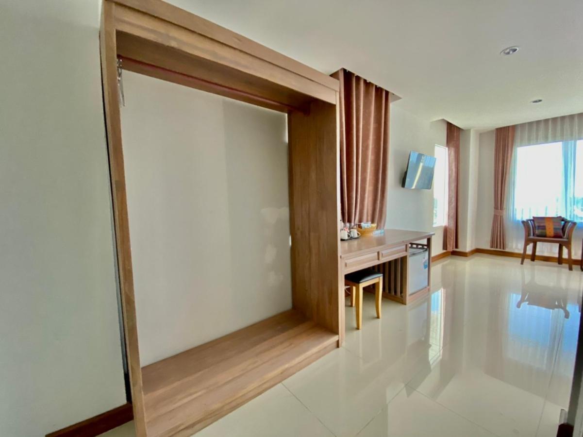At Ruam Chok Hotel Chiang Mai Bagian luar foto