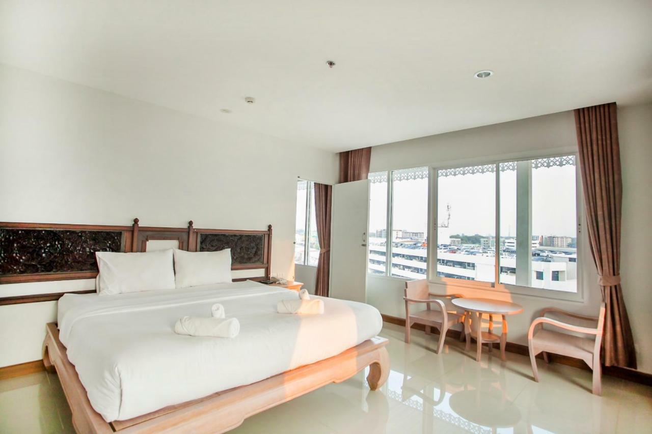 At Ruam Chok Hotel Chiang Mai Bagian luar foto