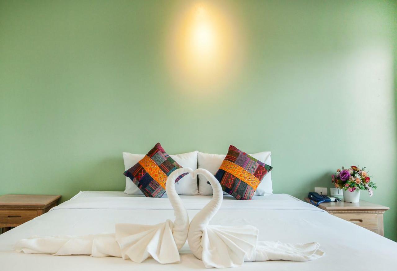 At Ruam Chok Hotel Chiang Mai Bagian luar foto